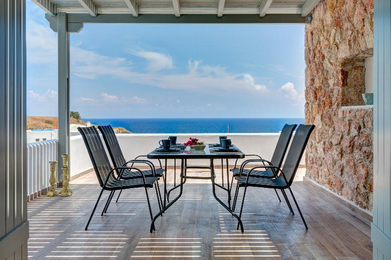 Desiterra Resort Suites & Villas Karterados  Exteriör bild