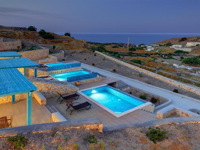 Desiterra Resort Suites & Villas Karterados  Exteriör bild